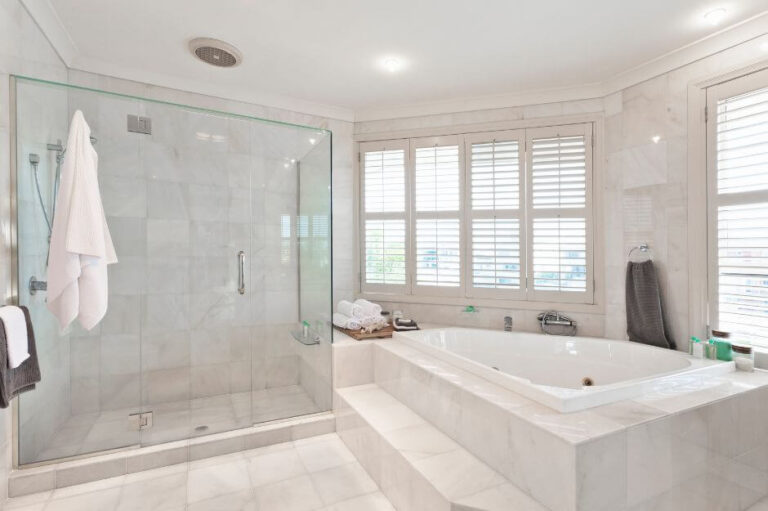 how to keep glass shower doors from spotting