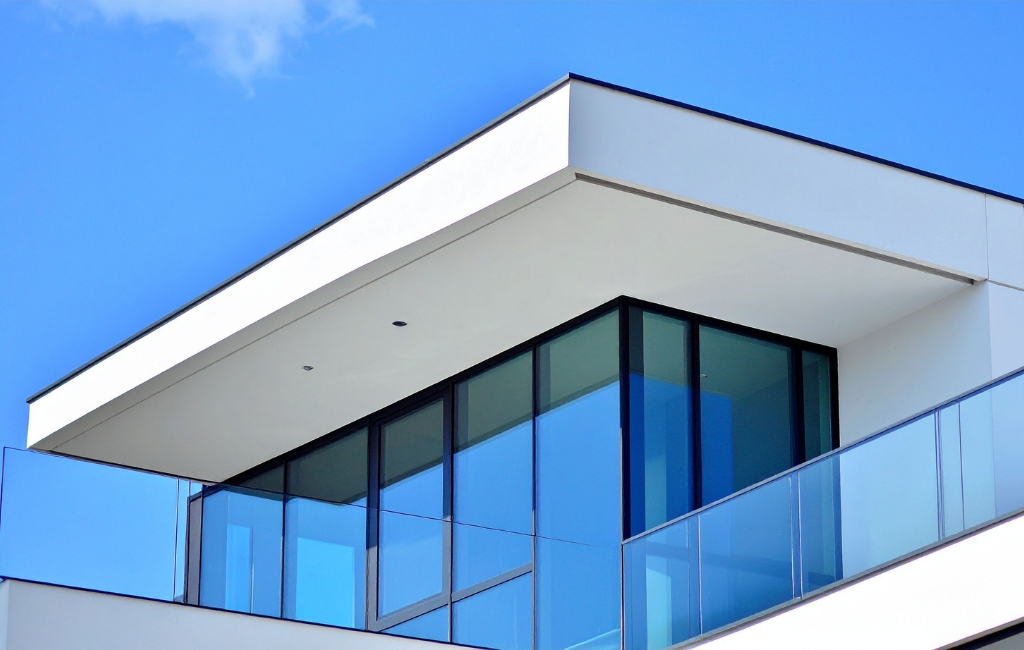 Glass Balcony Systems in Los Angeles: Elevate Your Outdoor Living