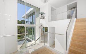 Glass Railings in Los Angeles: Modern Design and Professional Installation