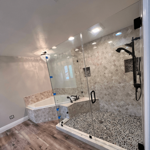 Glass-shower-door-in-Anaheim